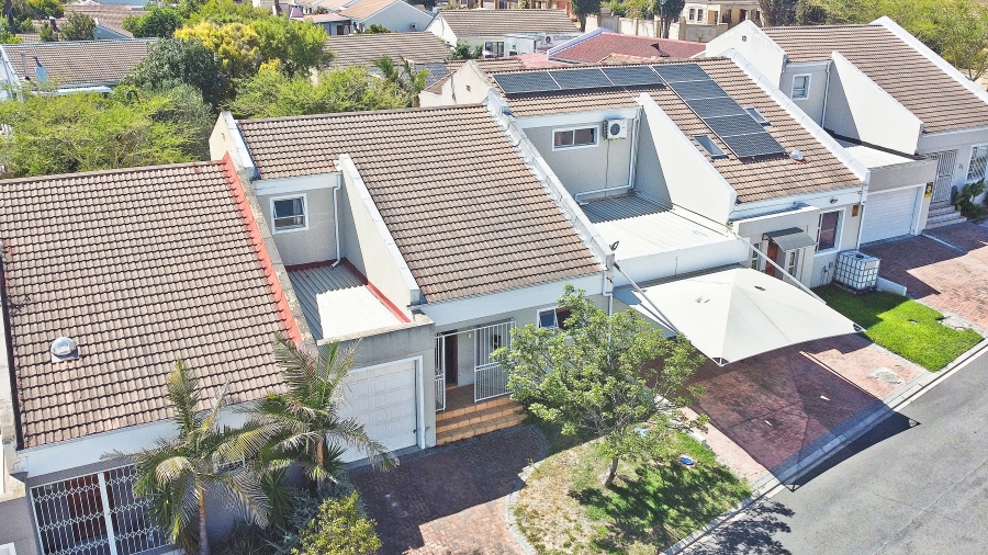 2 Bedroom Property for Sale in Uitzicht Western Cape